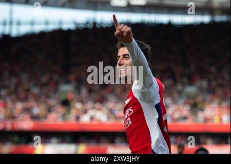 Emirates Stadium, London, Großbritannien. August 2024. Premier League Football, Arsenal gegen Wolverhampton Wanderers; Kai Havertz von Arsenal feiert, nachdem er 1-0 in der 25. Minute erzielte. Credit: Action Plus Sports/Alamy Live News Stockfoto