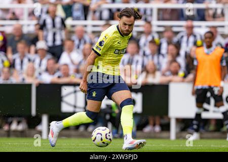 Newcastle, Großbritannien. August 2024. Newcastle, England, 17. August 2024: Ben Brereton aus Southampton spielt am 17. AUGUST 2024 in Newcastle, ENGLAND mit dem Ball während des 1. Premier League-Spiels zwischen Newcastle United und Southampton FC im St. James Park. (Foto: Richard Callis/SPP) (Richard Callis/SPP) Credit: SPP Sport Press Photo. /Alamy Live News Stockfoto