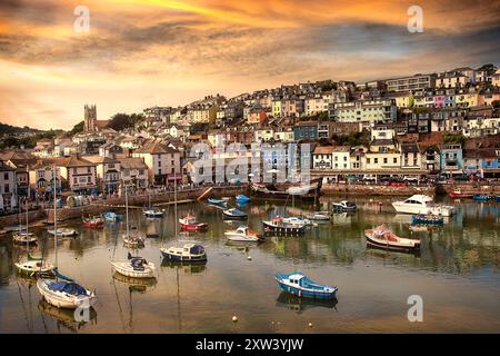 GB - DEVON: Brixham Hafenszene von Edmund Nagele FRPS Stockfoto