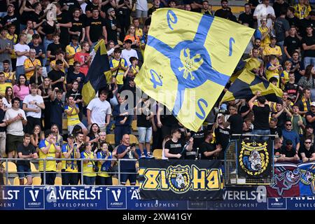 Sint Truiden, Belgien. August 2024. Die STVV-Fans wurden vor einem Fußballspiel zwischen Sint-Truidense VV und FCV Dender EH am Samstag, den 17. August 2024 in Sint-Truiden, am vierten Tag der Saison 2024-2025 der ersten Liga der „Jupiler Pro League“ der belgischen Meisterschaft, vorgestellt. BELGA FOTO JOHAN EYCKENS Credit: Belga News Agency/Alamy Live News Stockfoto