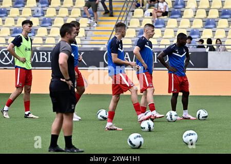 Sint Truiden, Belgien. August 2024. Dender's Spieler wurden vor einem Fußballspiel zwischen Sint-Truidense VV und FCV Dender EH am Samstag, den 17. August 2024 in Sint-Truiden, am vierten Tag der Saison 2024-2025 der ersten Liga der „Jupiler Pro League“ der belgischen Meisterschaft, dargestellt. BELGA FOTO JOHAN EYCKENS Credit: Belga News Agency/Alamy Live News Stockfoto