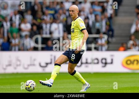 Newcastle, Großbritannien. August 2024. Newcastle, England, 17. August 2024: Will Smallbone of Southampton kontrolliert den Ball während des 1. Premier League-Spiels zwischen Newcastle United und Southampton FC am 17. August 2024 in Newcastle, England. (Foto: Richard Callis/SPP) (Richard Callis/SPP) Credit: SPP Sport Press Photo. /Alamy Live News Stockfoto