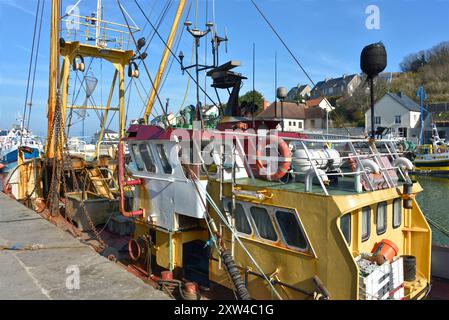 Fischerboot in Port-en-Bessin, eine Gemeinde im Departement Calvados in der Region Basse-Normandie im Nordwesten Frankreichs. Stockfoto