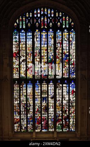 Kings College Chapel Cambridge - The East Window - prächtiges Buntglasfenster; Kings College Chapel Interior, Cambridge UK Stockfoto