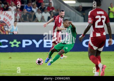Aris FC Limassol lädt Olympiacos Piraeus FC am 10. August 2024 zu einem Freundschaftsspiel im AlfaMega Stadium in Limassol, Zypern ein Stockfoto