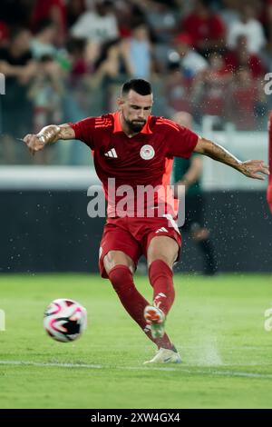 Aris FC Limassol lädt Olympiacos Piraeus FC am 10. August 2024 zu einem Freundschaftsspiel im AlfaMega Stadium in Limassol, Zypern ein Stockfoto