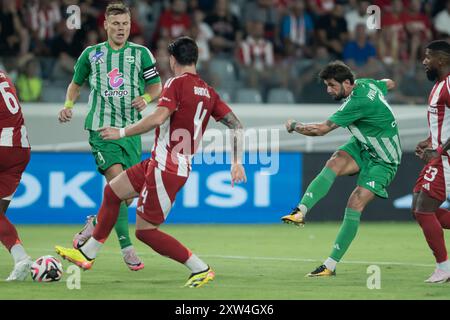 Aris FC Limassol lädt Olympiacos Piraeus FC am 10. August 2024 zu einem Freundschaftsspiel im AlfaMega Stadium in Limassol, Zypern ein Stockfoto