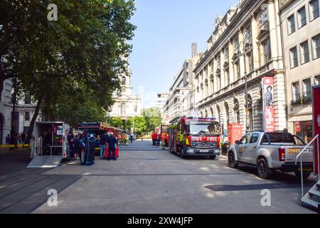 London, England, Großbritannien. August 2024. Feuerwehrleute am Tatort des Somerset House, als ein Feuer im historischen Gebäude ausbricht. (Kreditbild: © Vuk Valcic/ZUMA Press Wire) NUR REDAKTIONELLE VERWENDUNG! Nicht für kommerzielle ZWECKE! Stockfoto