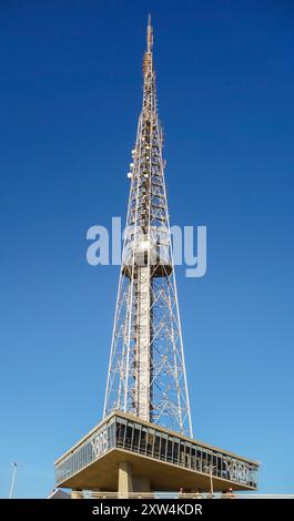 Brasilia, Brasilien - 22. Juli 2024: Panorama-Fernsehturm der Stadt. Stockfoto