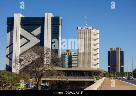 Brasilia, Brasilien - 22. Juli 2024: Hauptsitz des Banco do Brasil-Gebäudes und der Zentralbank. Panorama. Stockfoto