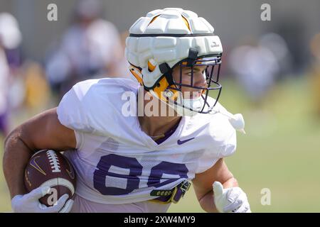 17. August 2024: LSU Tight End Mason Taylor (86) sucht nach einem Fang während des Herbstfußballcamps in der LSU Charles McClendon Practice Facility in Baton Rouge, LA. Jonathan Mailhes/CSM Stockfoto