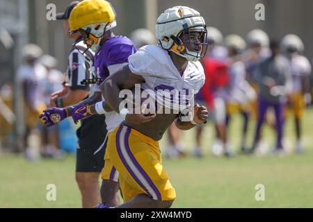 17. August 2024: LSU Running Back Kaleb Jackson (28) sucht während des Herbst-Football-Camps in der LSU Charles McClendon Practice Facility in Baton Rouge, LA, nach Laufraum. Jonathan Mailhes/CSM Stockfoto