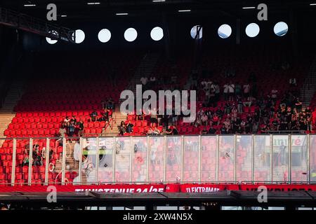 Enschede, Niederlande. August 2024. Enschede - Sparta Rotterdam Fans im zweiten Spiel der Eredivisie Saison 2024/2025. Das Spiel findet am 17. August 2024 in de Grolsch Veste in Enschede, Niederlande, zwischen dem FC Twente und Sparta Rotterdam statt. (VK Sportphoto/Yannick Verhoeven) Credit: Yannick Verhoeven/Alamy Live News Stockfoto