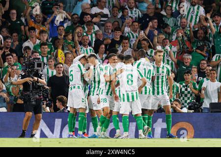 Marc Bartra feiert, nachdem er beim LaLiga EASPORTS Spiel zwischen den Teams von Real Betis Balompie und Girona FC bei Estadio Benito Villamarin ein Tor geschossen hat Stockfoto