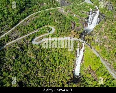 Luftaufnahme des Wasserfalls Skjervsfossen, in der Nähe von Granvin, Hardanger, Norwegen Stockfoto