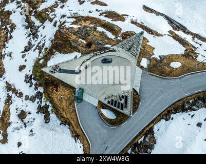 Aussichtspunkt und Raststätte Utsikten, Gaularfjell Bergüberquerung, Luftaufnahme, nationale Touristenroute nördlich von Balestrand, Norwegen Stockfoto