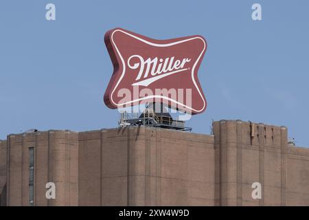 Milwaukee - 14. August 2024: Miller Brewing Complex, wo Miller Biermarken gebraut werden. Miller Beer ist eine Tochtergesellschaft von Molson Coors. Stockfoto