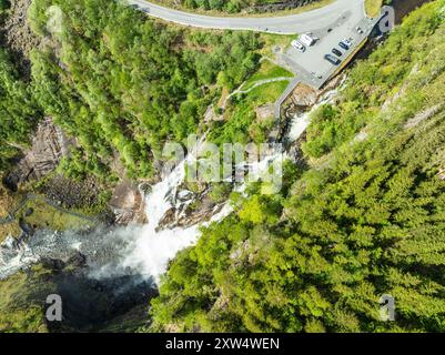 Luftaufnahme des Wasserfalls Skjervsfossen, in der Nähe von Granvin, Hardanger, Norwegen Stockfoto