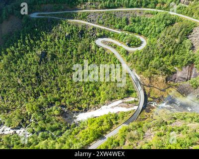 Luftaufnahme des Wasserfalls Skjervsfossen, in der Nähe von Granvin, Hardanger, Norwegen Stockfoto