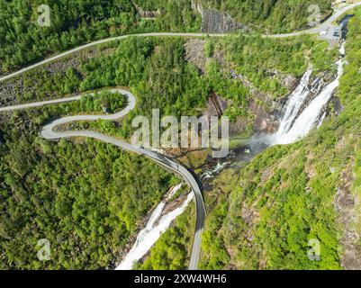 Luftaufnahme des Wasserfalls Skjervsfossen, in der Nähe von Granvin, Hardanger, Norwegen Stockfoto