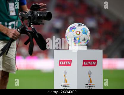 Feature, der Supercup Match Ball, Ball, DERBYSTAR - SUPERCUP BRILLANT APS V24 Football DFL Supercup, Bayer 04 Leverkusen (LEV) - VfB Stuttgart (S), am 17. August 2024 in Leverkusen/Deutschland. #DFL-Vorschriften verbieten die Verwendung von Fotos als Bildsequenzen und/oder Quasi-Video # Stockfoto
