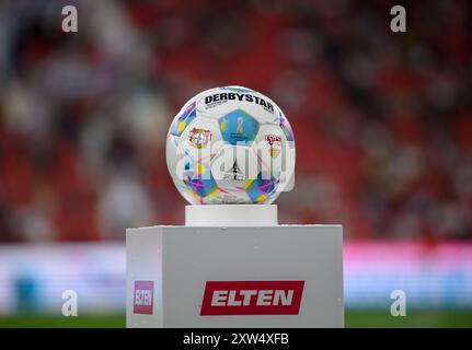Feature, der Supercup Match Ball, Ball, DERBYSTAR - SUPERCUP BRILLANT APS V24 Football DFL Supercup, Bayer 04 Leverkusen (LEV) - VfB Stuttgart (S), am 17. August 2024 in Leverkusen/Deutschland. #DFL-Vorschriften verbieten die Verwendung von Fotos als Bildsequenzen und/oder Quasi-Video # Stockfoto