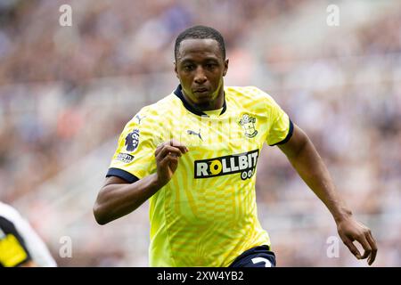 Newcastle, Großbritannien. August 2024. Newcastle, England, 17. August 2024: Joe Aribo aus Southampton in der Premier League Matchweek 1 zwischen NEWCASTLE United und Southampton FC im St. James Park am 17. August 2024 in Newcastle, England. (Foto: Richard Callis/SPP) (Richard Callis/SPP) Credit: SPP Sport Press Photo. /Alamy Live News Stockfoto