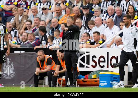 Newcastle, Großbritannien. August 2024. Newcastle, England, 17. August 2024: NEWCASTLE, ENGLAND - 17. AUGUST: Newcastle Head Coach Edward Howe gestubt während des 1. Premier League Matchweek-Spiels zwischen Newcastle United und Southampton FC im St. James Park am 17. August 2024 in Newcastle, England. (Foto: Richard Callis/SPP) (Richard Callis/SPP) Credit: SPP Sport Press Photo. /Alamy Live News Stockfoto
