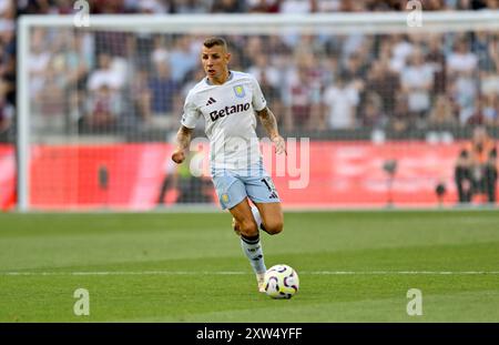 London, Großbritannien. August 2024. Lucas Digne (Aston Villa) während des Spiels West Ham vs Aston Villa Premier League im London Stadium Stratford. Dieses Bild ist NUR für REDAKTIONELLE ZWECKE bestimmt. Für jede andere Verwendung ist eine Lizenz von Football DataCo erforderlich. Quelle: MARTIN DALTON/Alamy Live News Stockfoto