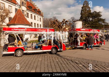 LINDAU, DEUTSCHLAND - 2. MÄRZ 2024: Lindau Altstadt Tour auf einer Insel im Bodensee Stockfoto