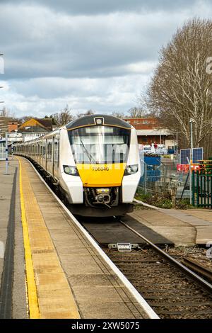 Southeastern Class 700 Desiro City, Einfahrt in Petts Wood Railway Station, Petts Wood, Orpington, Kent Stockfoto