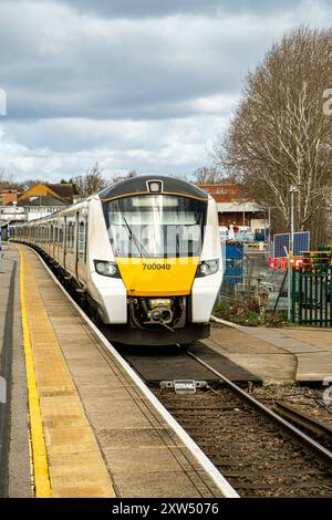 Southeastern Class 700 Desiro City, Einfahrt in Petts Wood Railway Station, Petts Wood, Orpington, Kent Stockfoto