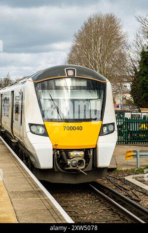 Southeastern Class 700 Desiro City, Einfahrt in Petts Wood Railway Station, Petts Wood, Orpington, Kent Stockfoto