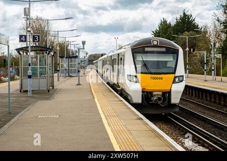 Southeastern Class 700 Desiro City, Einfahrt in Petts Wood Railway Station, Petts Wood, Orpington, Kent Stockfoto