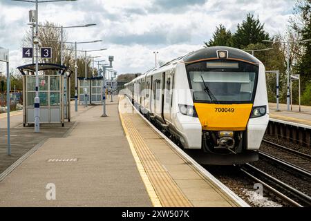 Southeastern Class 700 Desiro City, Einfahrt in Petts Wood Railway Station, Petts Wood, Orpington, Kent Stockfoto