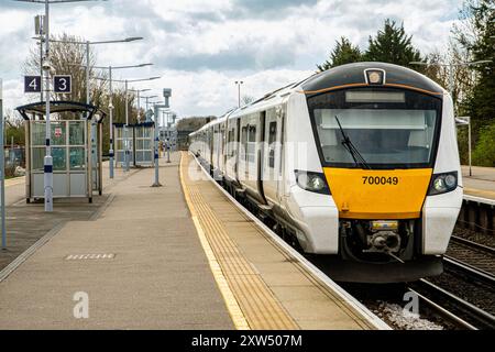 Southeastern Class 700 Desiro City, Einfahrt in Petts Wood Railway Station, Petts Wood, Orpington, Kent Stockfoto