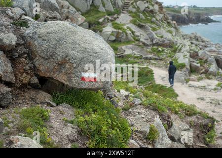 Der GR34 Customs Officers Coastal Weitwanderweg und Route in der Bretagne, Frankreich, Europa. Sentier de grande randonnée Stockfoto