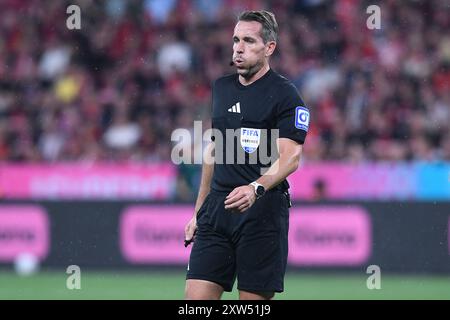 Leverkusen, Deutschland. August 2024. Fussball DFL-Supercup Bayer 04 Leverkusen - VfB Stuttgart am 17.08.2024 in der BayArena in Leverkusen Schiedsrichter Tobias Stiller DFL-Vorschriften verbieten die Verwendung von Fotografien als Bildsequenzen und/oder Quasi-Video. Foto: Revierfoto Credit: ddp Media GmbH/Alamy Live News Stockfoto