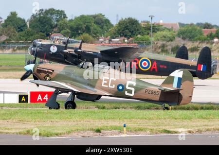 Royal Air Force Battle of Britain Memorial Flug Hawker Hurrikan PZ865 am Flughafen London Southend, Essex, Großbritannien, mit dem kanadischen Avro Lancaster Stockfoto