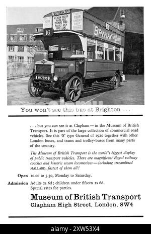 1964: Eine Werbung für das Museum of British Transport, Clapham High Street, London, SW4. Die Anzeige zeigt einen 1920 in London General Omnibus Company, S-Typ offener Motorbus, Nr. S742, Registrierungsnummer XM-7399. Route 16. Stockfoto