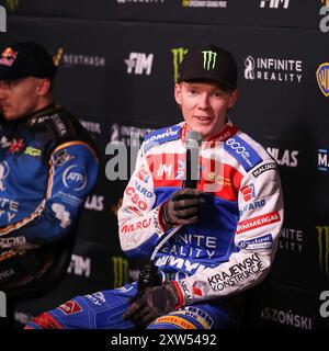 Cardiff, Großbritannien. August 2024. Dan Bewley aus Großbritannien gewinnt 2024 den FIM SPEEDWAY GP VON GROSSBRITANNIEN im Principality Stadium in Cardiff, Großbritannien am 17. August 2024. Foto von Ken Sparks. Nur redaktionelle Verwendung, Lizenz für kommerzielle Nutzung erforderlich. Keine Verwendung bei Wetten, Spielen oder Publikationen eines einzelnen Clubs/einer Liga/eines Spielers. Quelle: UK Sports Pics Ltd/Alamy Live News Stockfoto