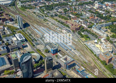 Luftbild, Hbf Hauptbahnhof, Dortmund und Bahnsteige, Bahnhofsgebäude und Bahnhofsvorplatz, Deutsches Fußballmuseum und Hochhaus Harenberg City-Center, Stadt, Dortmund, Ruhrgebiet, Nordrhein-Westfalen, Deutschland ACHTUNGxMINDESTHONORARx60xEURO *** Luftaufnahme, Hauptbahnhof Dortmund und Bahnsteige, Bahnhofsgebäude und Bahnhofsvorplatz, Deutsches Fußballmuseum und Hochhaus Harenberg City Center, Stadt, Dortmund, Ruhrgebiet Nordrhein-Westfalen, Deutschland ATTENTIONxMINDESTHONORARx60xEURO Stockfoto