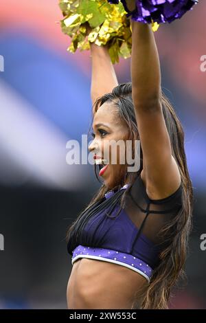 Baltimore, Usa. August 2024. Die Cheerleader der Baltimore Ravens treten am Samstag, den 17. August 2024, im M&T Bank Stadium in Baltimore, Maryland, gegen die Atlanta Falcons auf. Foto: David Tulis/UPI Credit: UPI/Alamy Live News Stockfoto