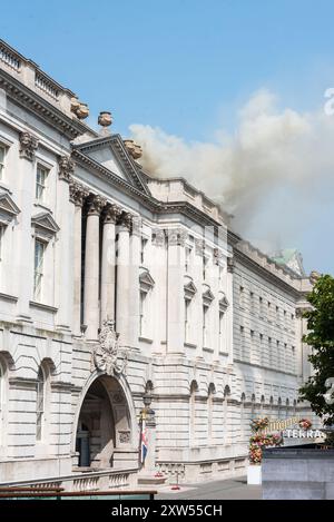 London, Großbritannien. August 2024. Die Feuerwehr wird nach Somerset House gerufen, um einen Brand zu löschen. Anrede: Andrea Domeniconi/Alamy News Stockfoto