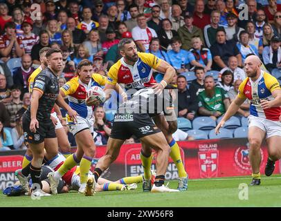 Leeds, Großbritannien. August 2024. ***Will Lovell will sich während des Magic Weekend Super League Spiels zwischen Hull FC und London Broncos am 17. August 2024 in der Elland Road in Leeds, England, auszahlen. Foto von Simon Hall. Nur redaktionelle Verwendung, Lizenz für kommerzielle Nutzung erforderlich. Keine Verwendung bei Wetten, Spielen oder Publikationen eines einzelnen Clubs/einer Liga/eines Spielers. Quelle: UK Sports Pics Ltd/Alamy Live News Stockfoto