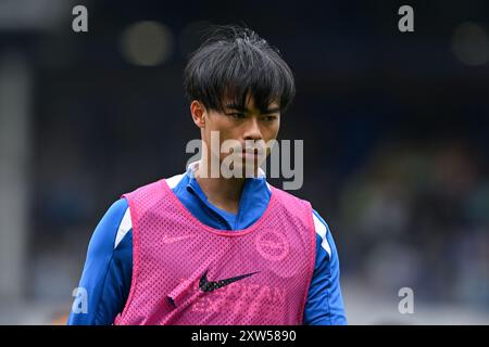 Kaoru Mitoma aus Brighton & Hove Albion wärmt sich vor dem Premier League-Spiel Everton gegen Brighton und Hove Albion im Goodison Park, Liverpool, Großbritannien, 17. August 2024 (Foto: Cody Froggatt/News Images) Stockfoto