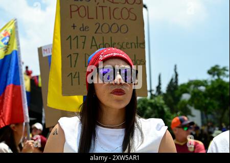 Mexiko-Stadt, Mexiko. August 2024. Eine venezolanische Frau, die an einer Kundgebung im Monumento de la Revolucion teilnahm, unter dem Motto "Lass die Welt die Rekorde in der Hand sehen, wir werden uns nicht berauben lassen, um gegen die Ausrufung von Nicolas Maduro als Sieger zu protestieren und zu fordern, dass der Sieg des Oppositionskandidaten Edmundo González Urrutia nach den Präsidentschaftswahlen in Venezuela anerkannt wird. Am 17. August 2024 in Mexiko-Stadt. (Foto: Carlos Tischler/ Credit: Eyepix Group/Alamy Live News Stockfoto