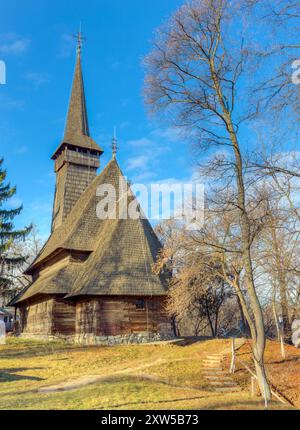 Die Holzkirche Dragomiresti im Dorfmuseum, Bukarest, Rumänien Stockfoto