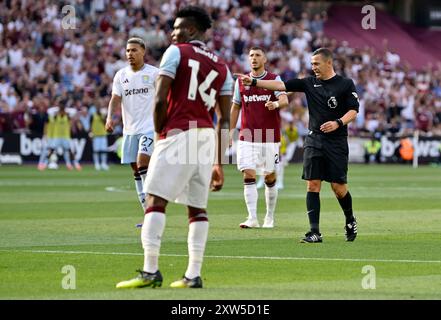 London, Großbritannien. August 2024. Während des Spiels West Ham gegen Aston Villa Premier League im London Stadium Stratford. Dieses Bild ist NUR für REDAKTIONELLE ZWECKE bestimmt. Für jede andere Verwendung ist eine Lizenz von Football DataCo erforderlich. Quelle: MARTIN DALTON/Alamy Live News Stockfoto