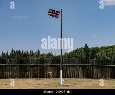 Eine britische Flagge, die an der Fort Walsh National Historic Site in den Cypress Hills von Saskatchewan, Kanada, fliegt. Stockfoto